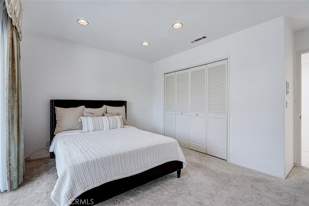 1701 Gates