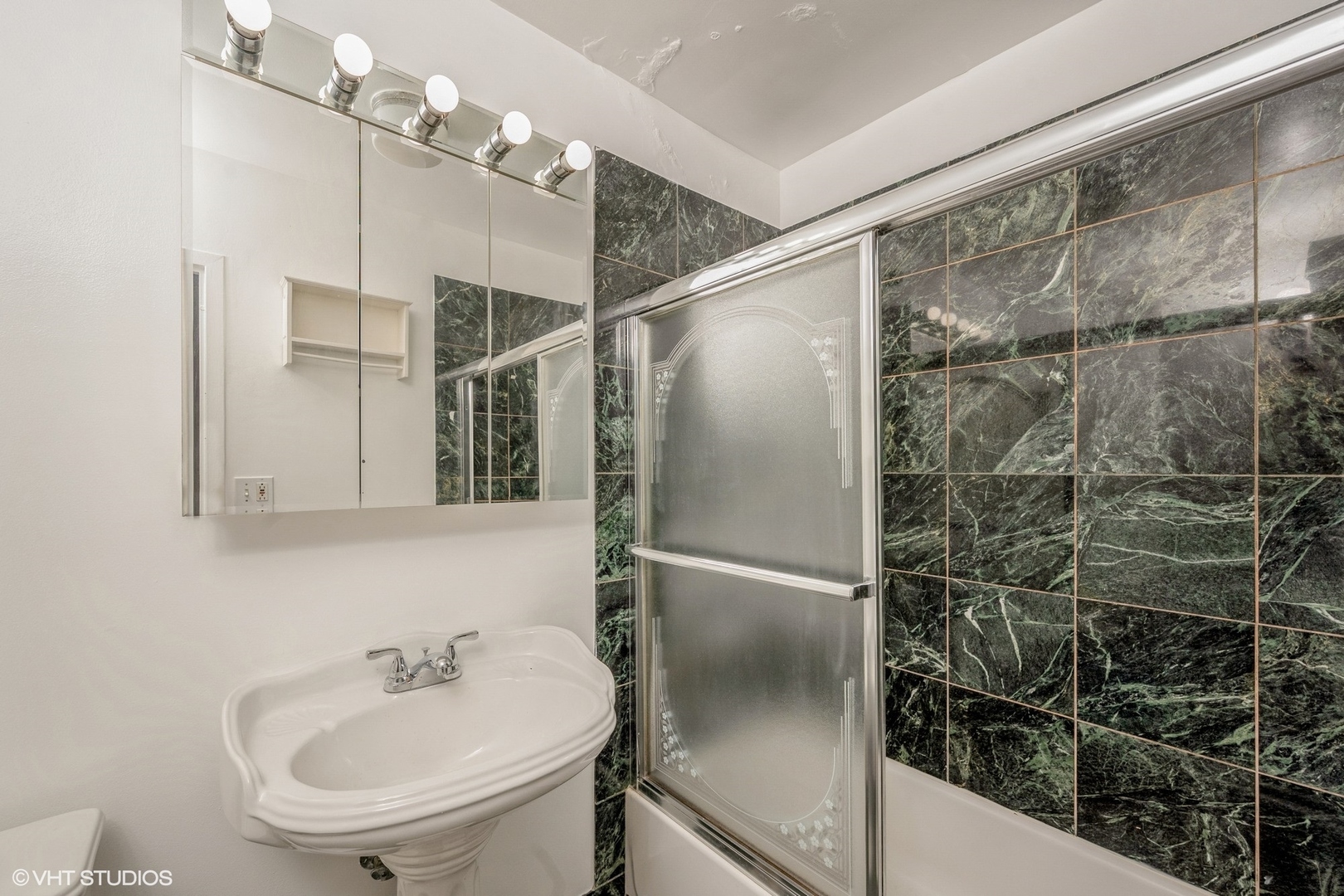6301 N Sheridan Road Unit: 4C