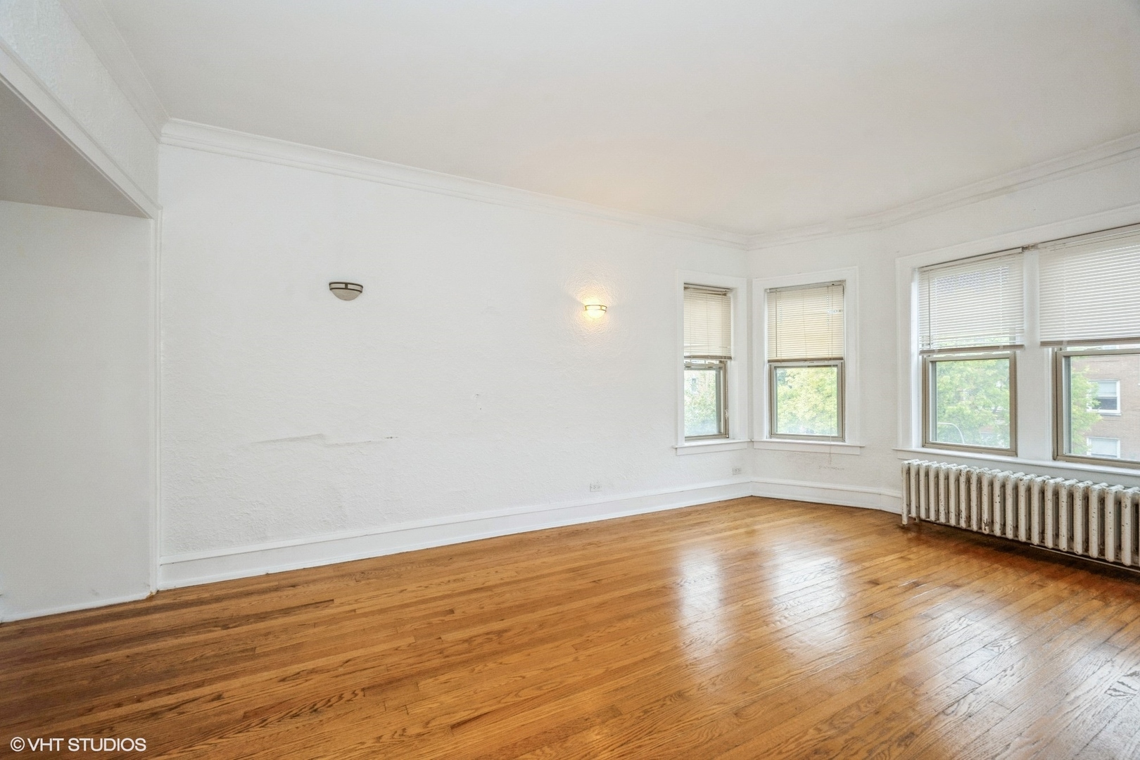 6205 N Oakley Avenue Unit: 2