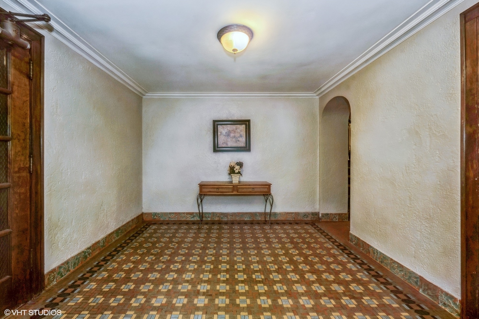 6205 N Oakley Avenue Unit: 2