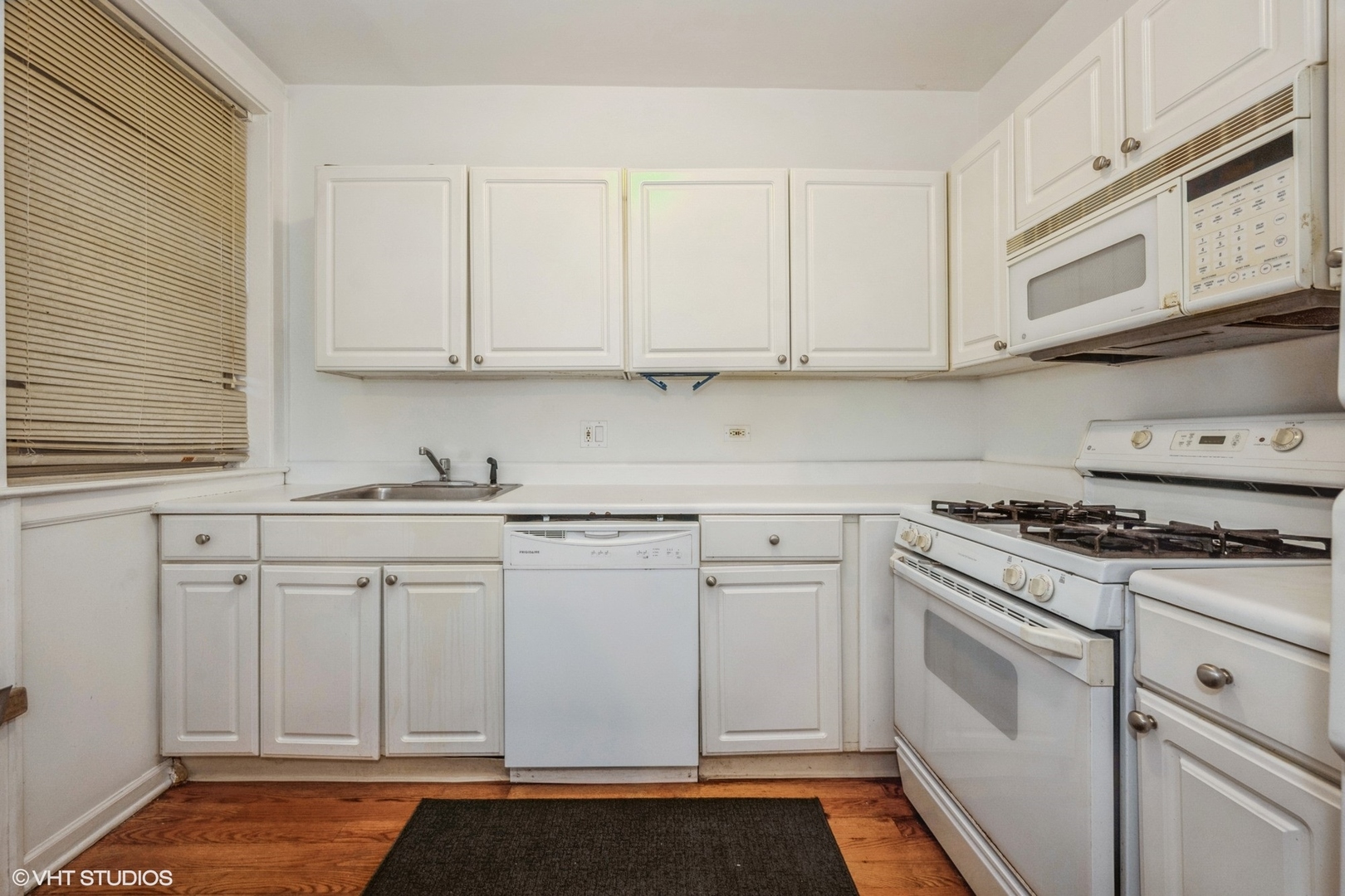 6205 N Oakley Avenue Unit: 2