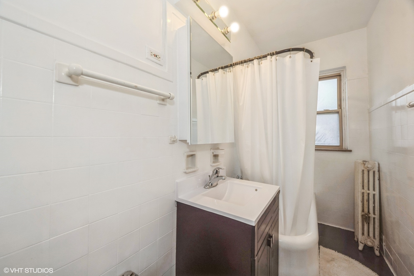 6205 N Oakley Avenue Unit: 2