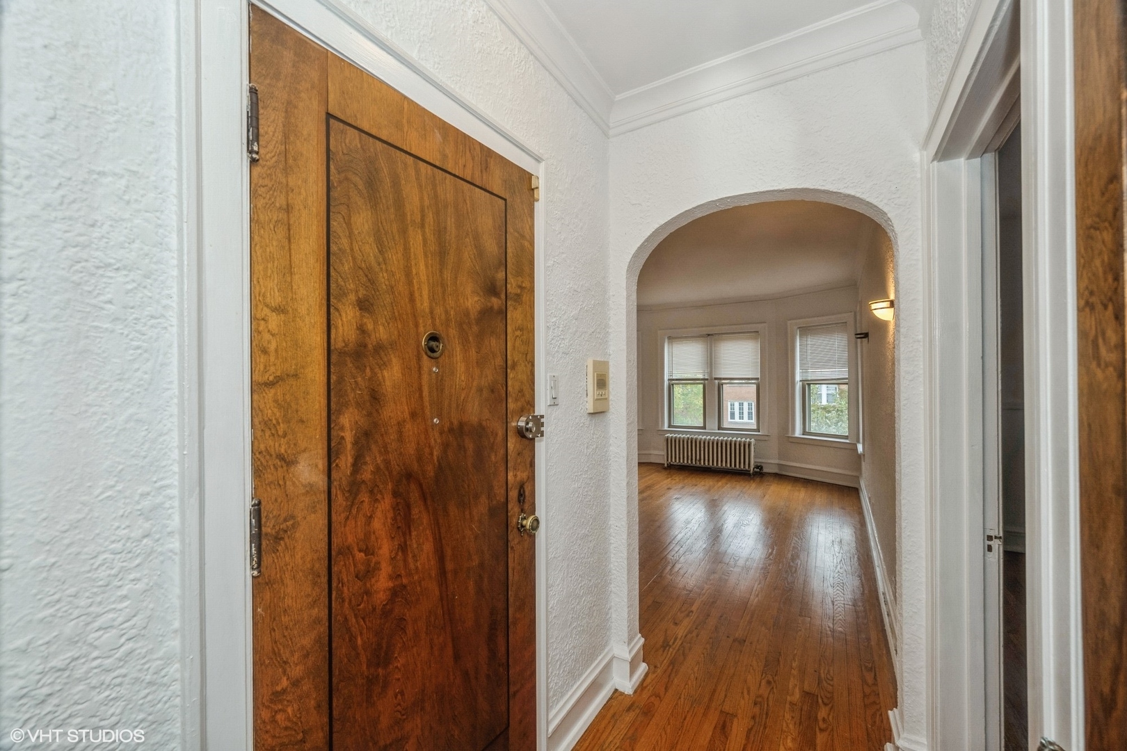 6205 N Oakley Avenue Unit: 2