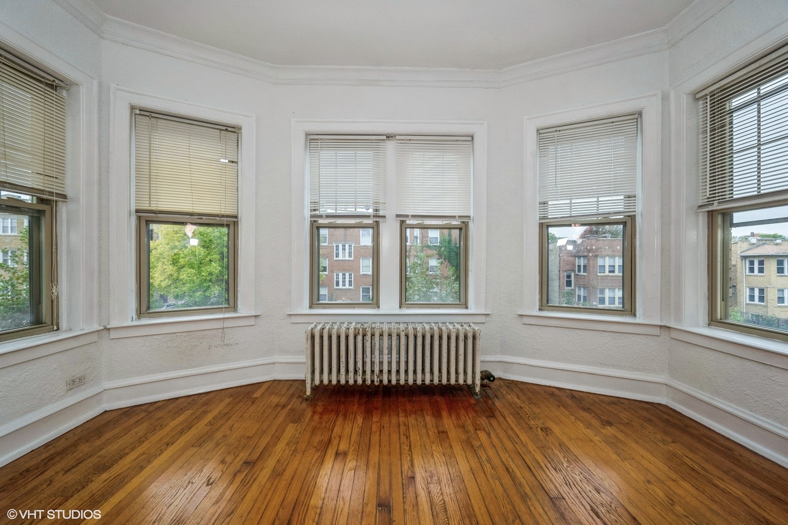 6205 N Oakley Avenue Unit: 2