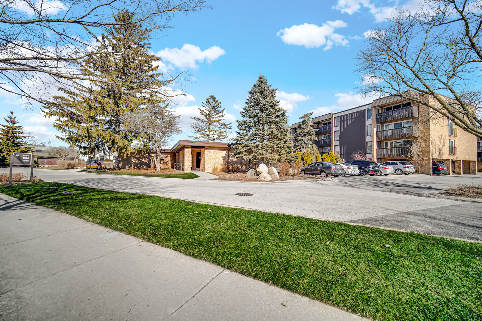 1915 Tanglewood Drive Unit: 2D