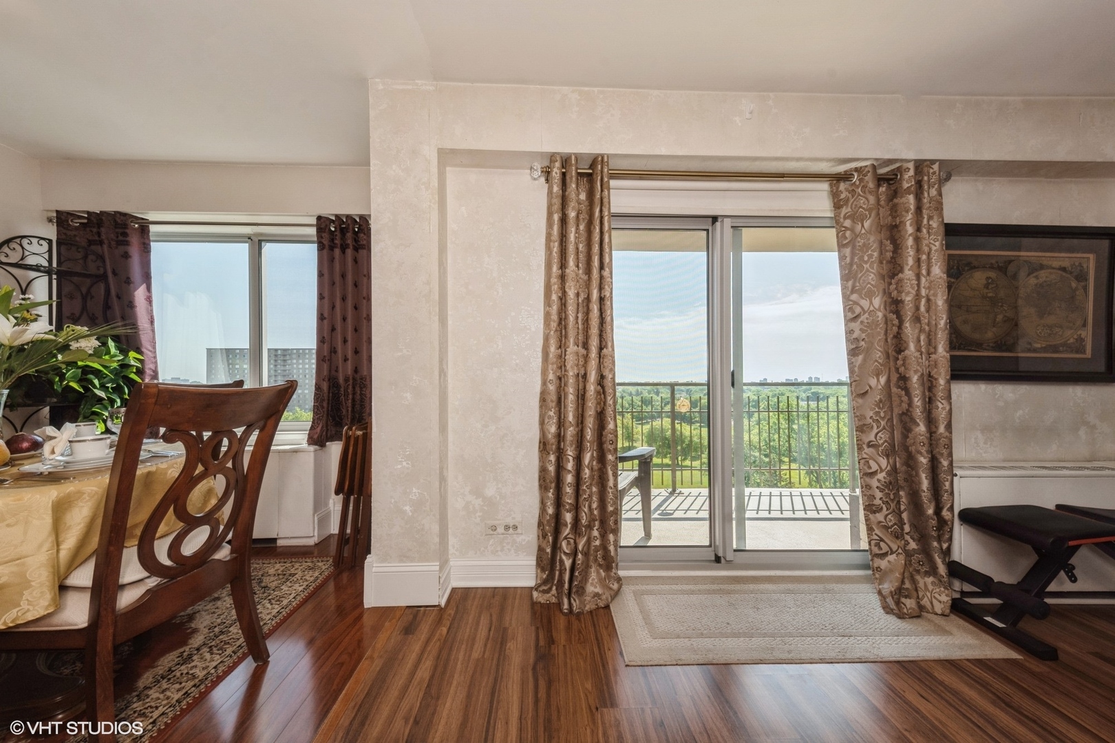 6933 N Kedzie Avenue Unit: 1013