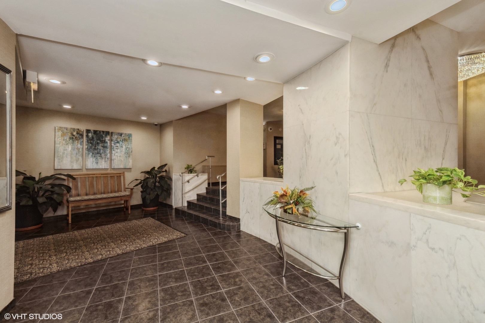 6933 N Kedzie Avenue Unit: 1013