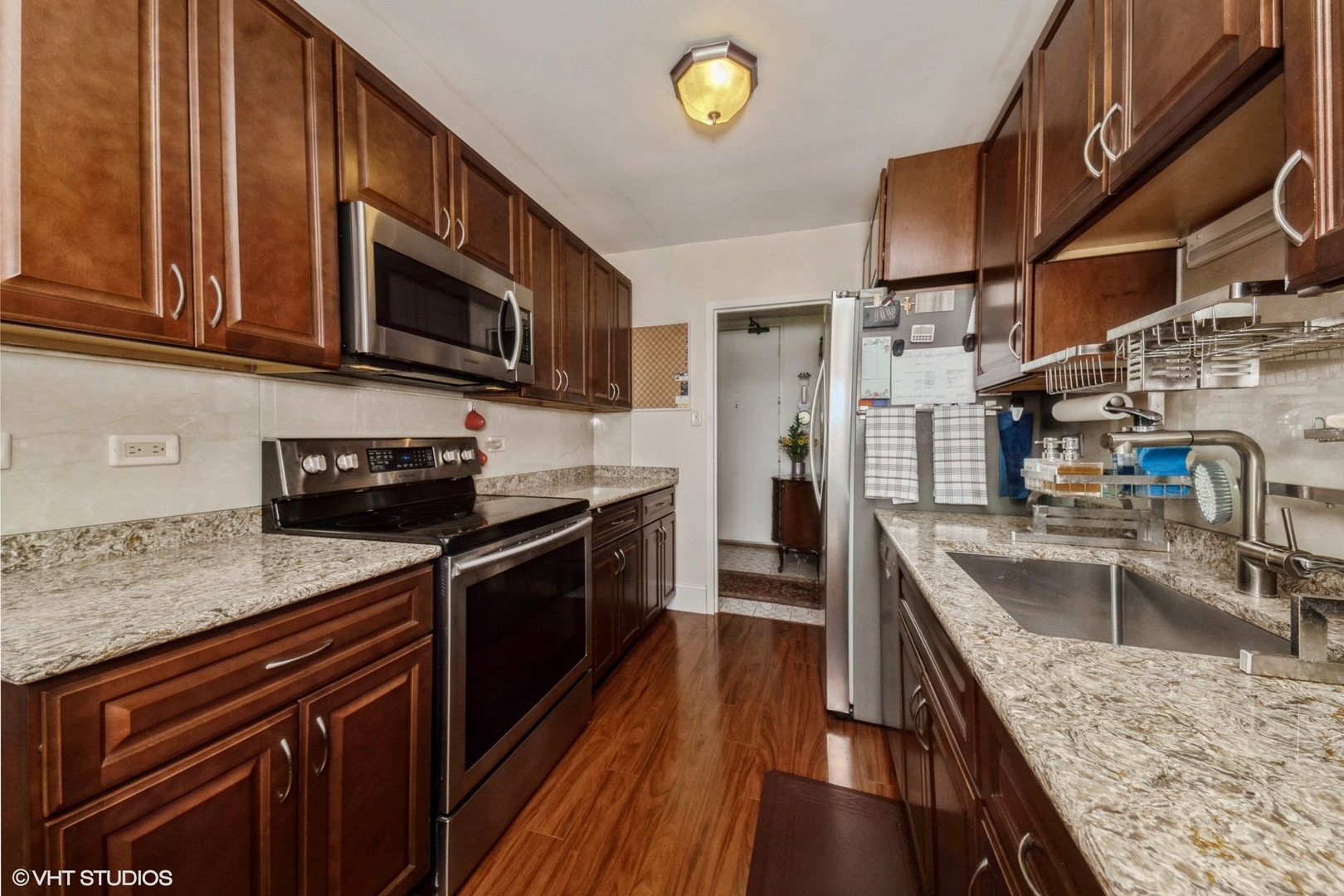 6933 N Kedzie Avenue Unit: 1013