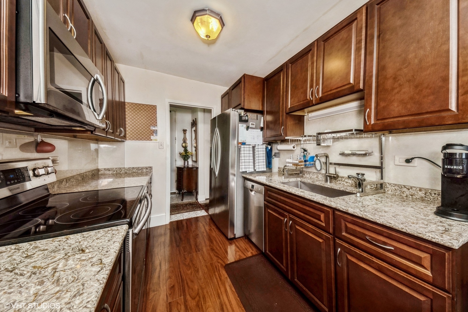 6933 N Kedzie Avenue Unit: 1013