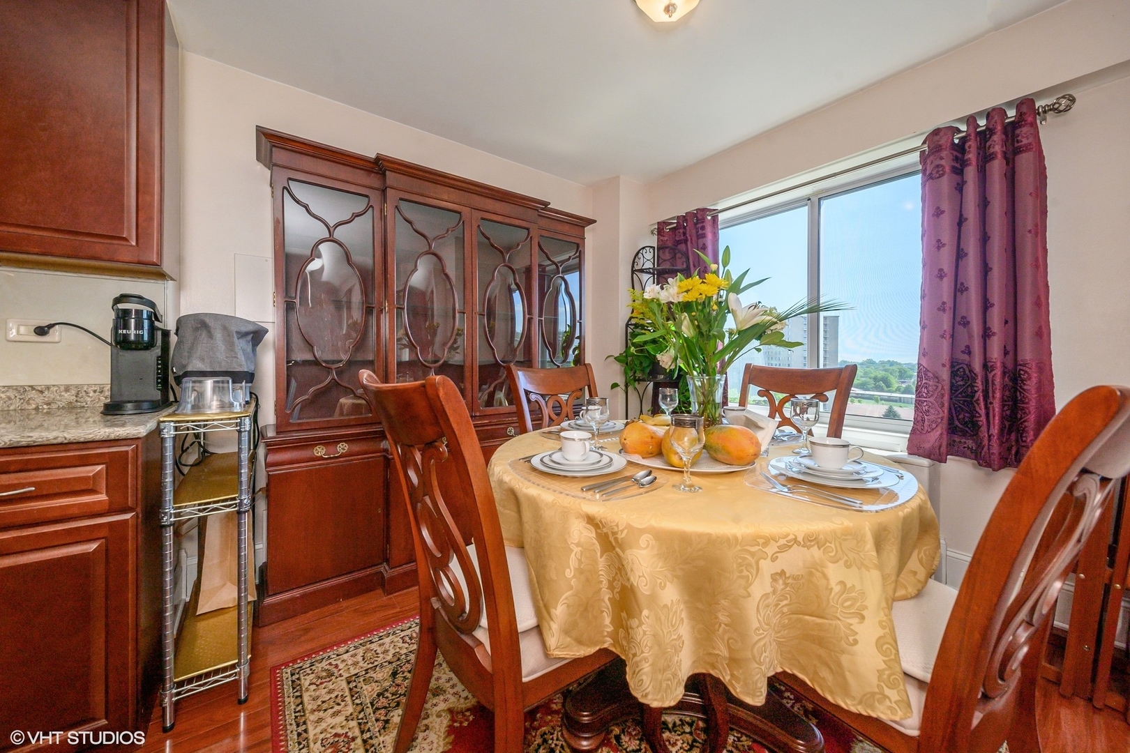 6933 N Kedzie Avenue Unit: 1013