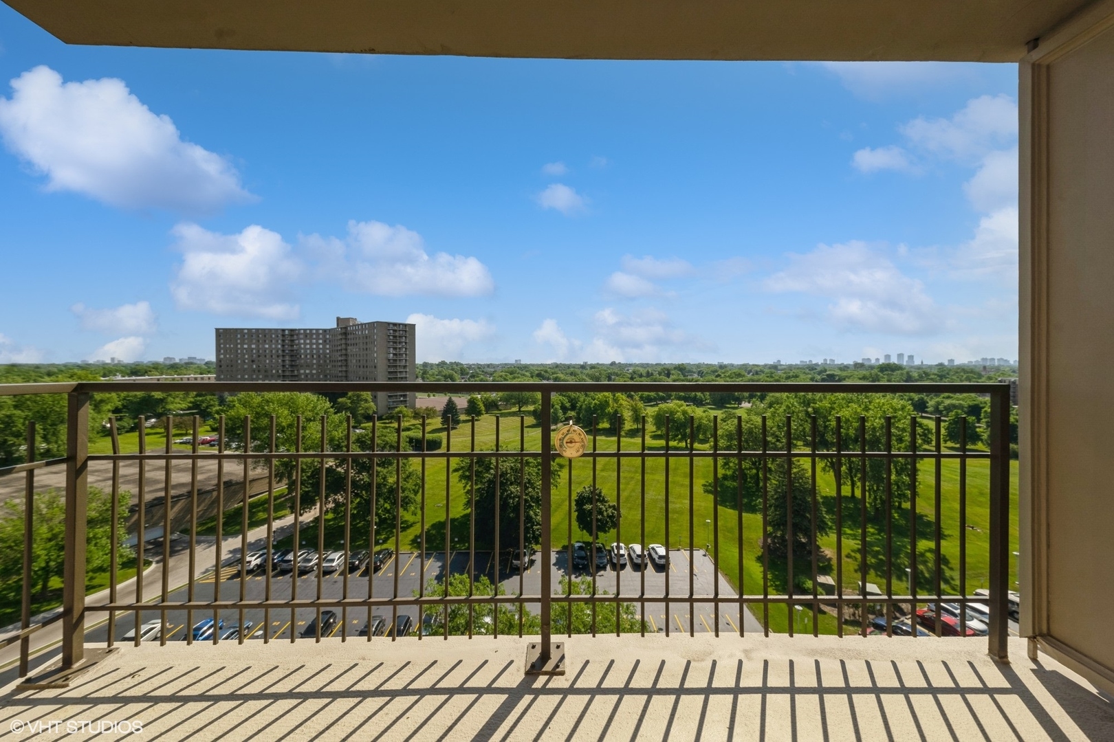 6933 N Kedzie Avenue Unit: 1013