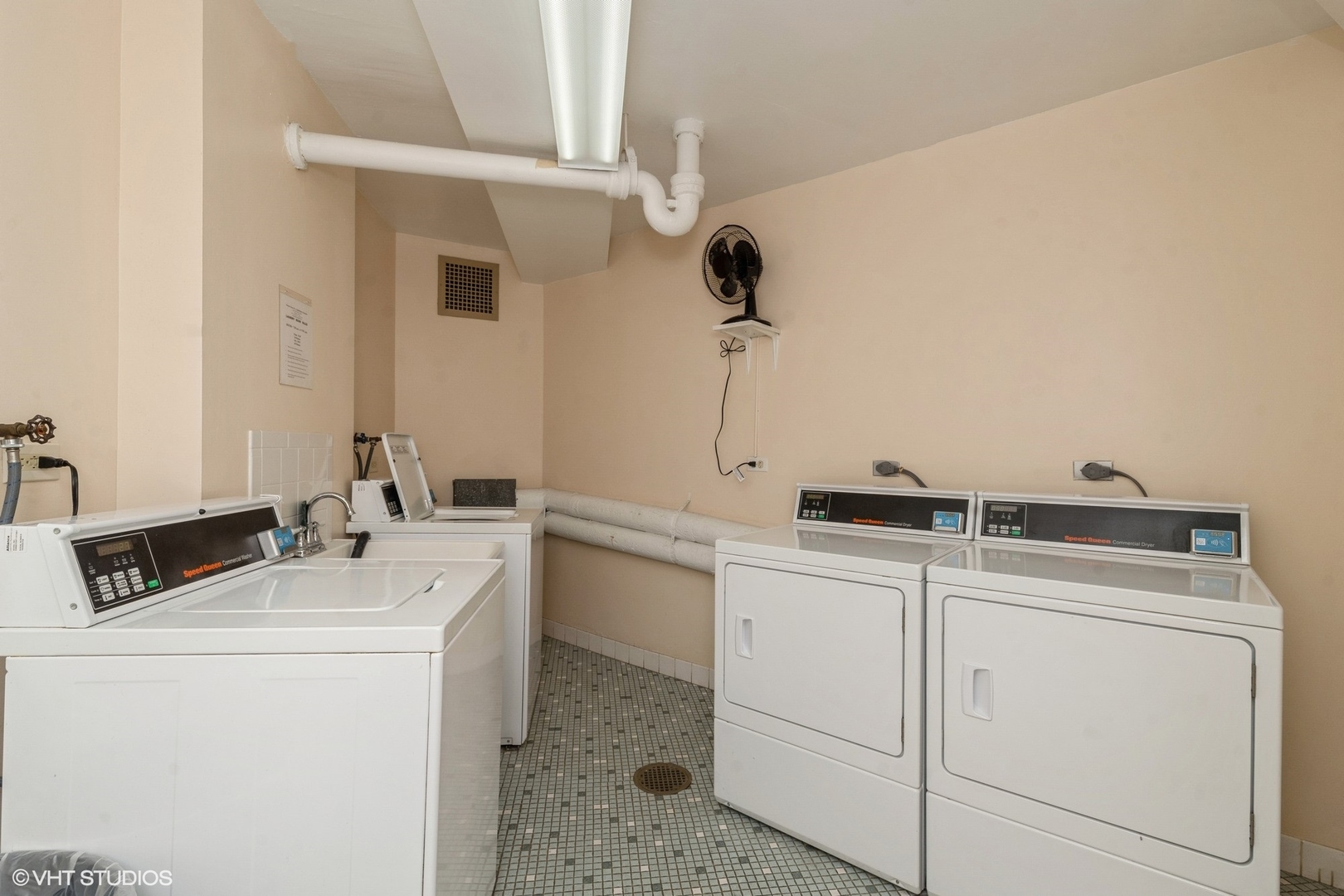 6933 N Kedzie Avenue Unit: 1013