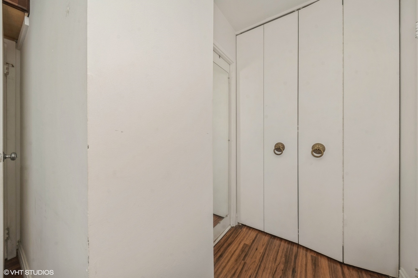 6933 N Kedzie Avenue Unit: 1013