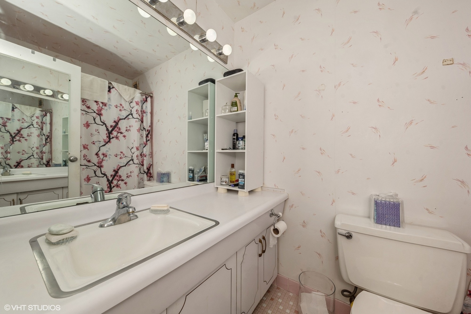 6933 N Kedzie Avenue Unit: 1013