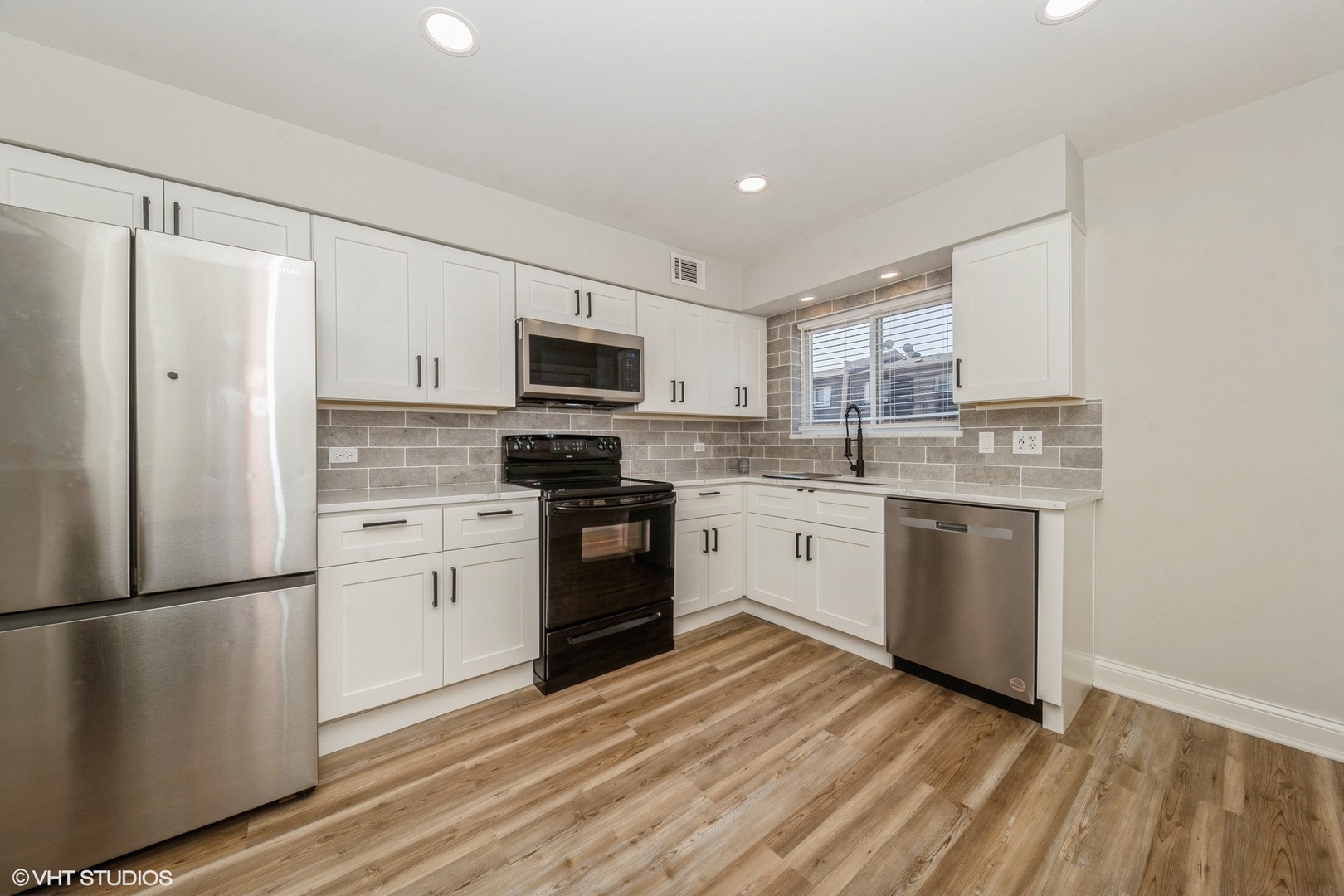 9470 Bay Colony Drive Unit: 2S