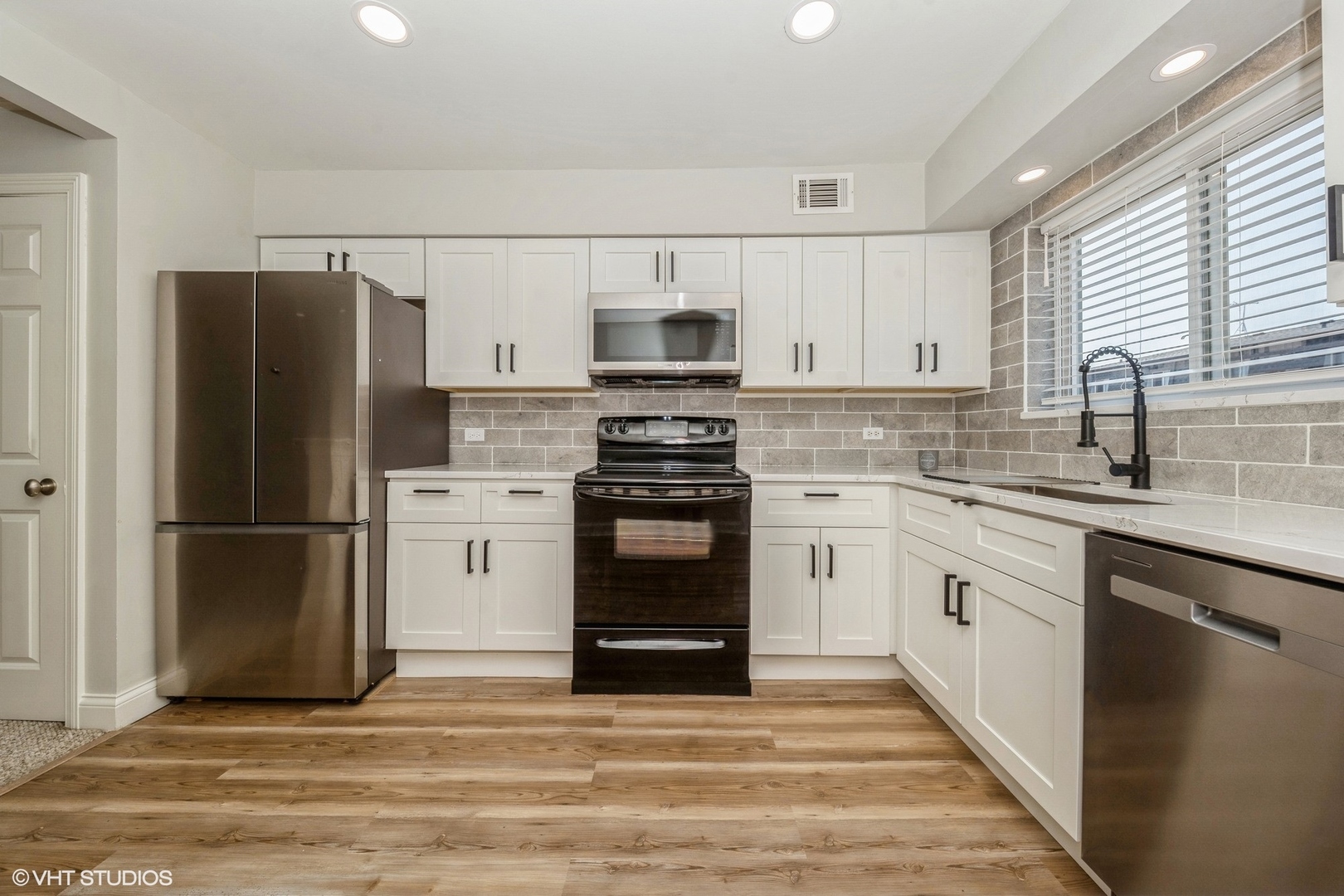 9470 Bay Colony Drive Unit: 2S