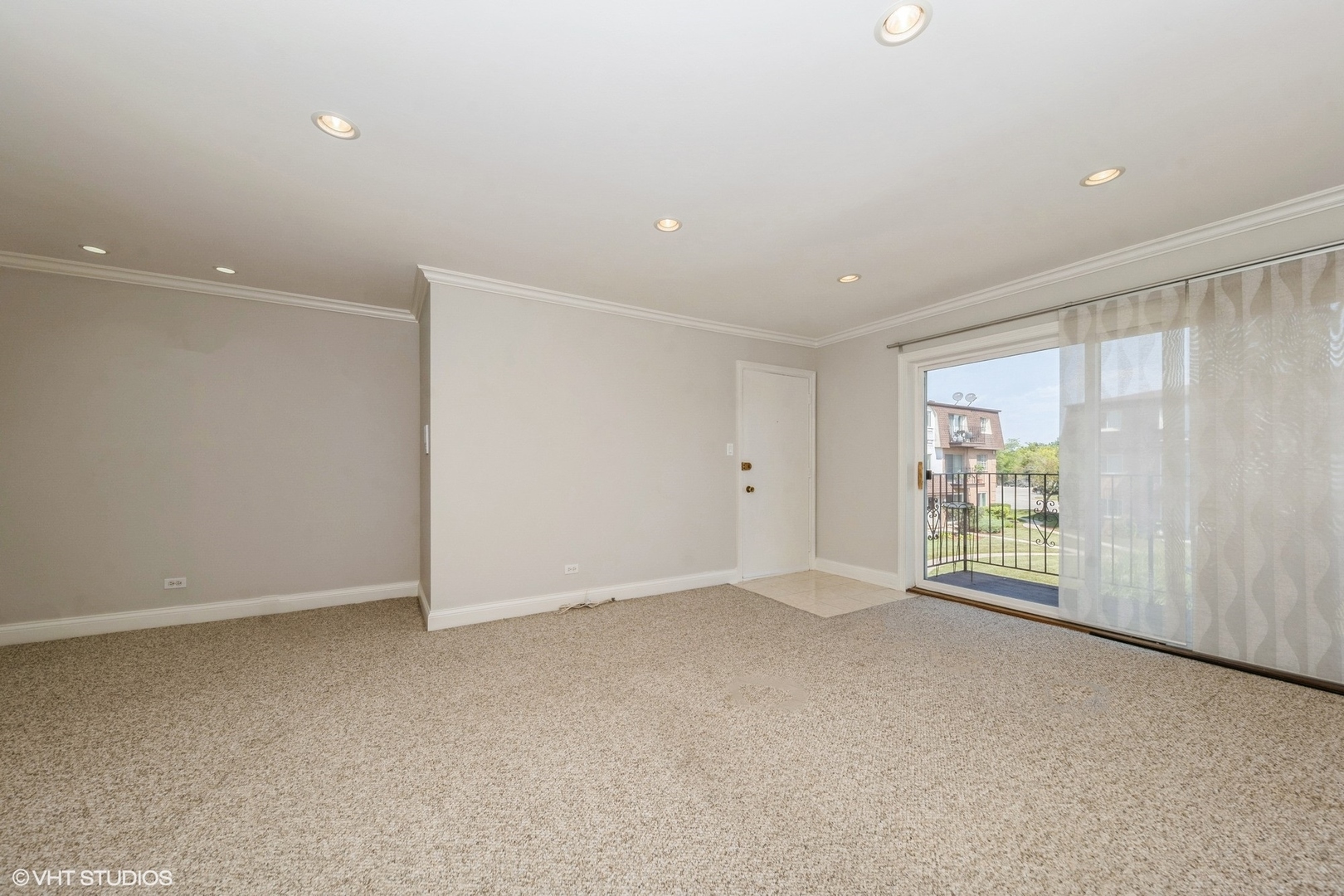 9470 Bay Colony Drive Unit: 2S