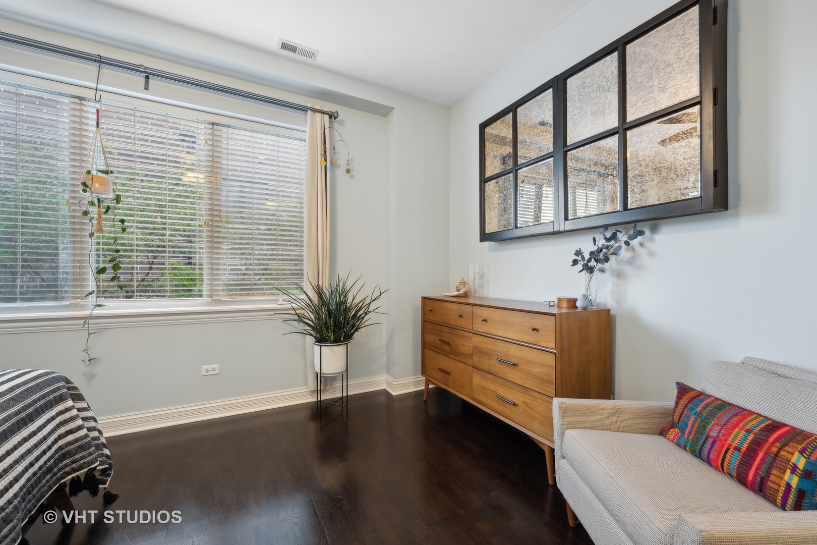 4950 N Western Avenue Unit: 3E