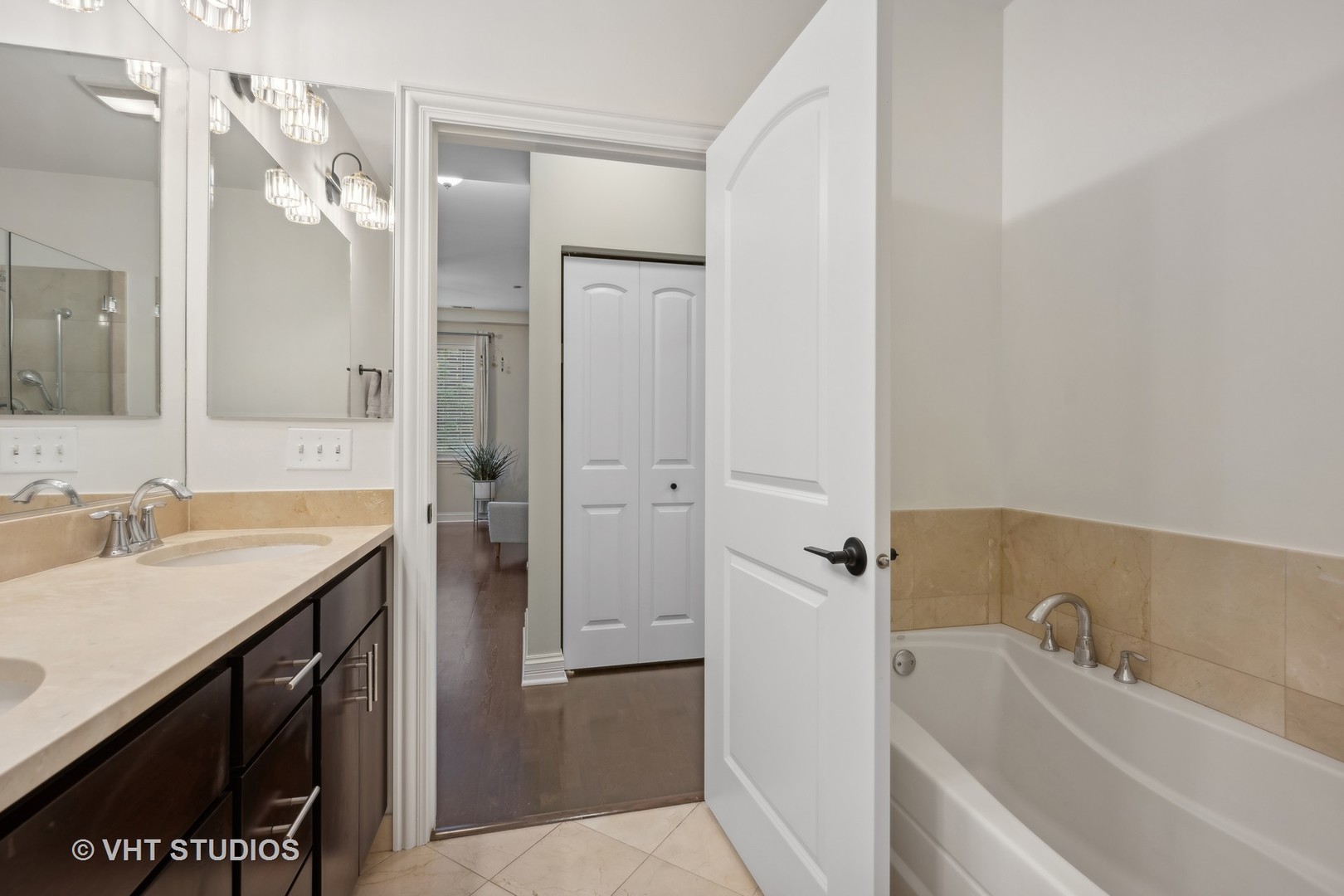 4950 N Western Avenue Unit: 3E