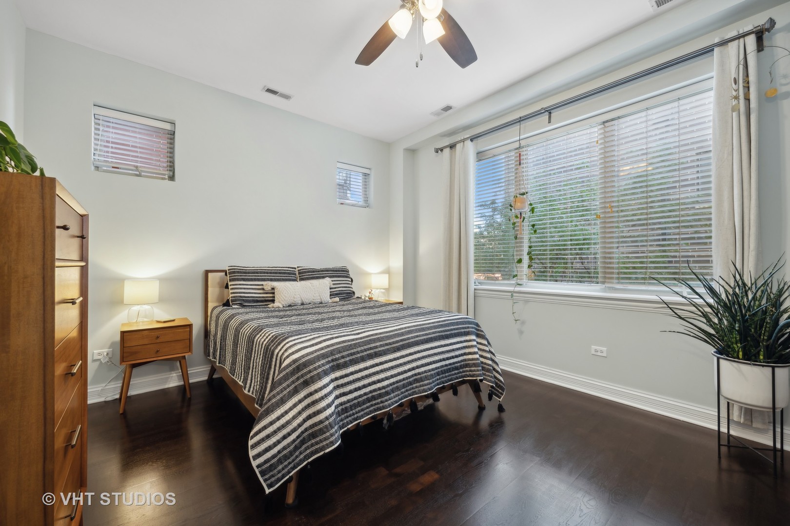 4950 N Western Avenue Unit: 3E