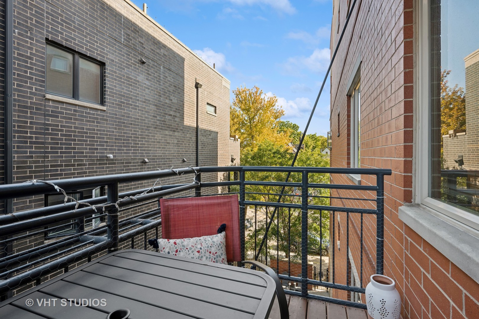 4950 N Western Avenue Unit: 3E