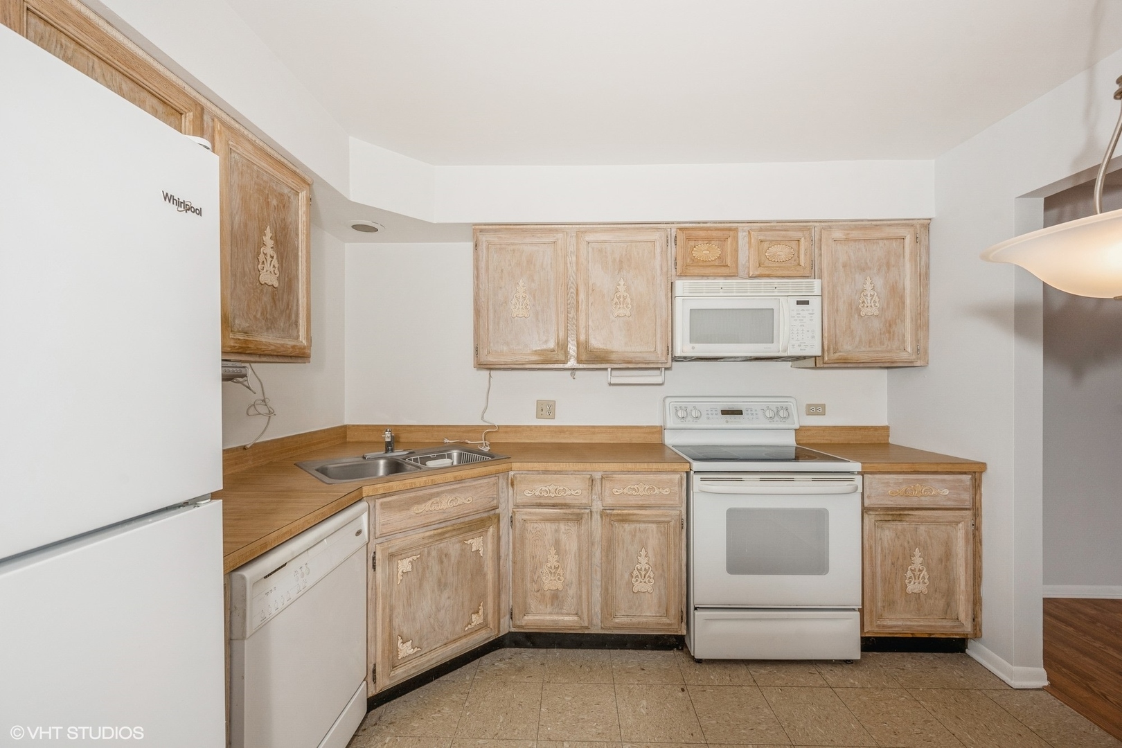 1112 Castilian Court Unit: 313
