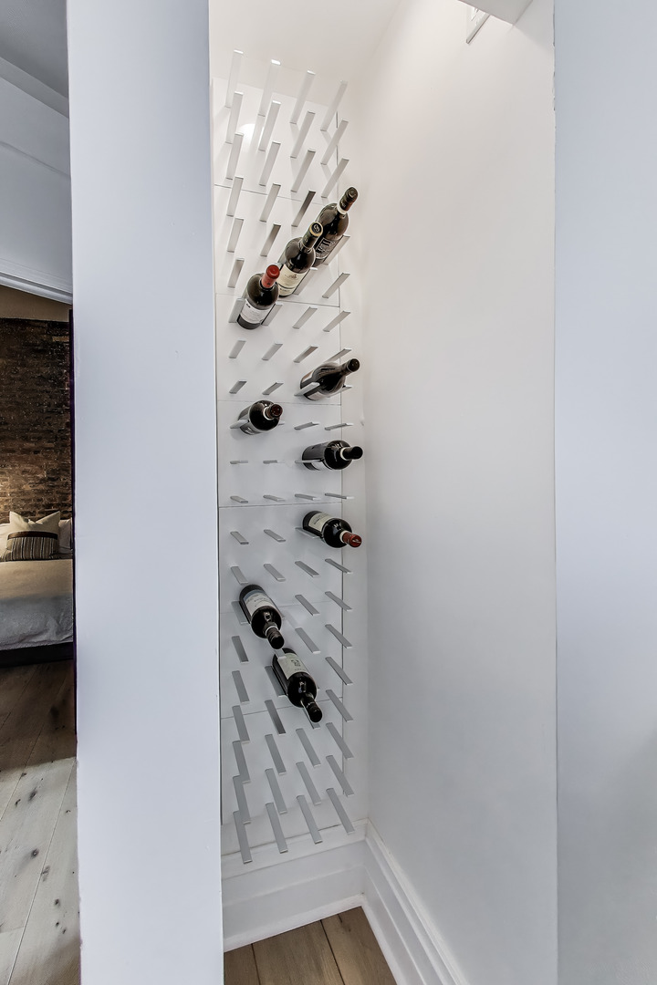 2800 N Pine Grove Avenue Unit: 8A