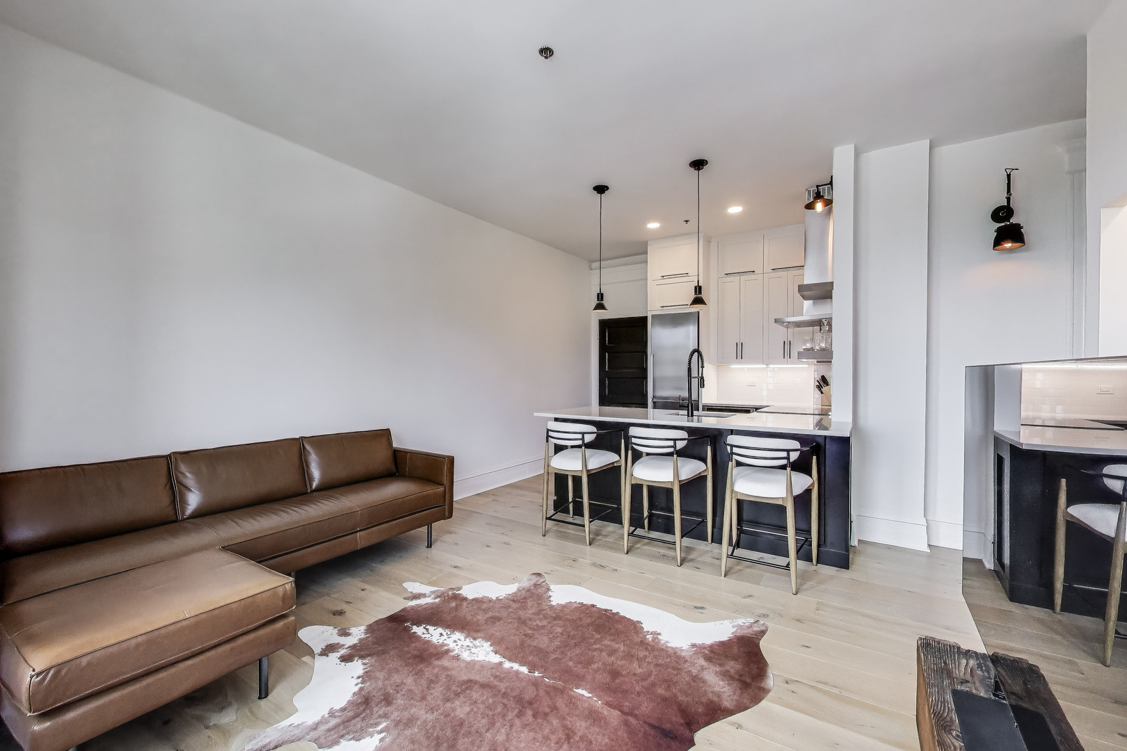 2800 N Pine Grove Avenue Unit: 8A