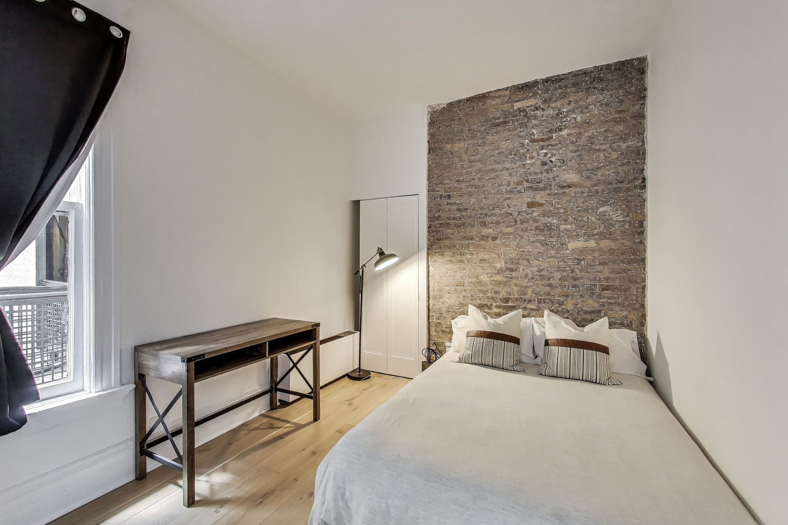 2800 N Pine Grove Avenue Unit: 8A