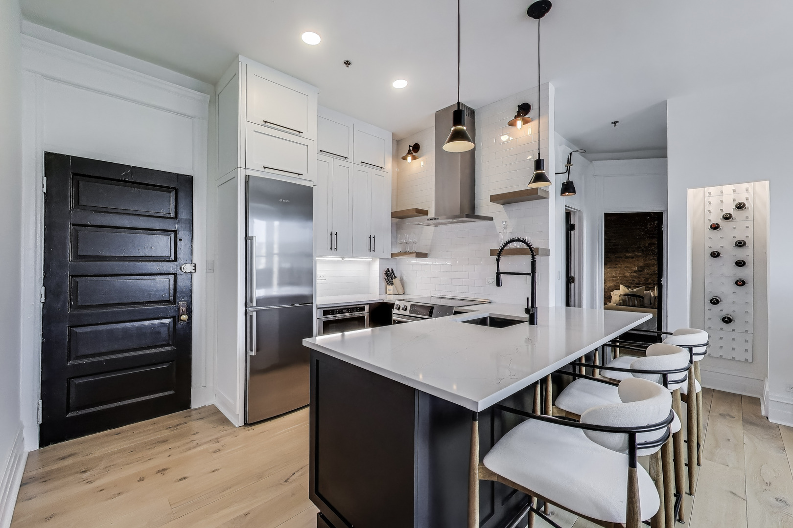 2800 N Pine Grove Avenue Unit: 8A