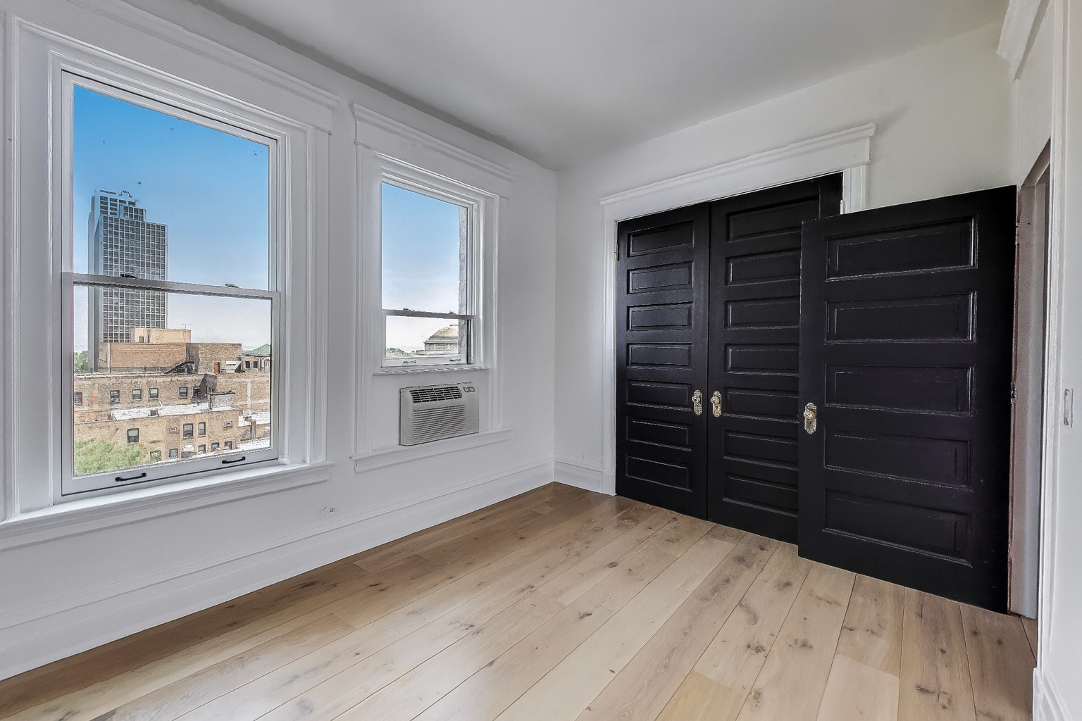 2800 N Pine Grove Avenue Unit: 8A