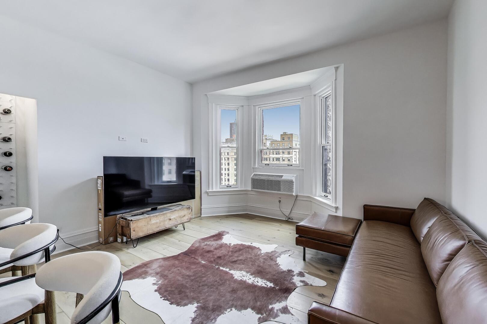 2800 N Pine Grove Avenue Unit: 8A