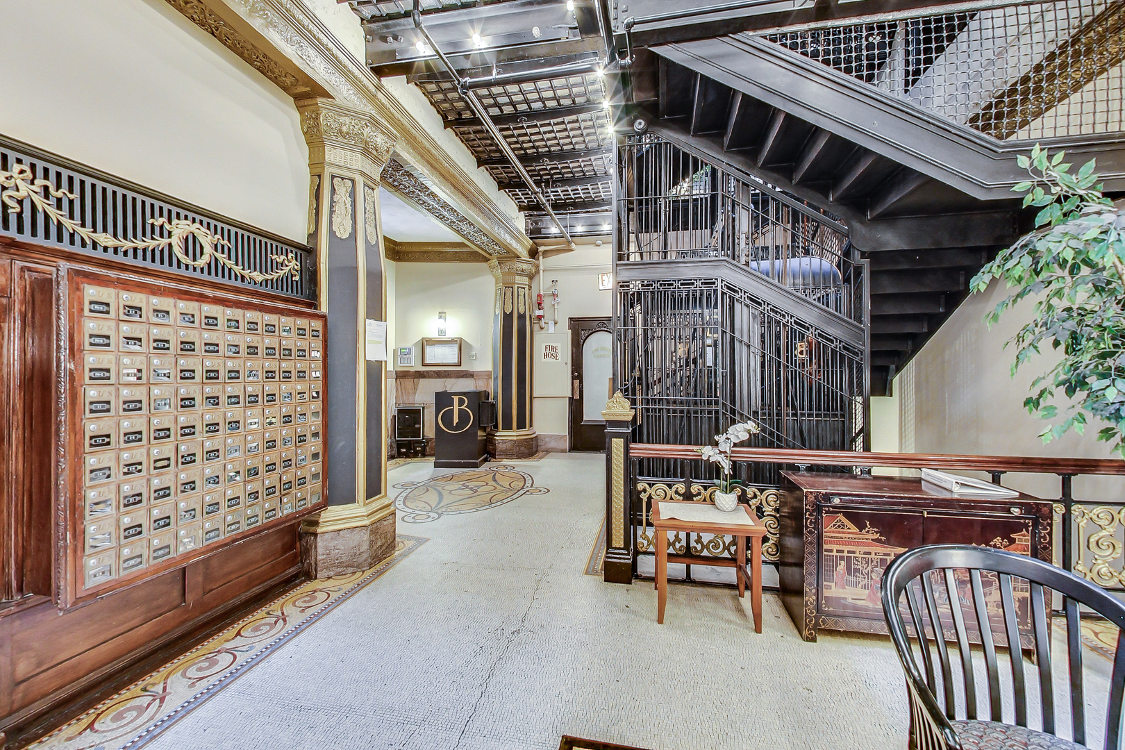 2800 N Pine Grove Avenue Unit: 8A