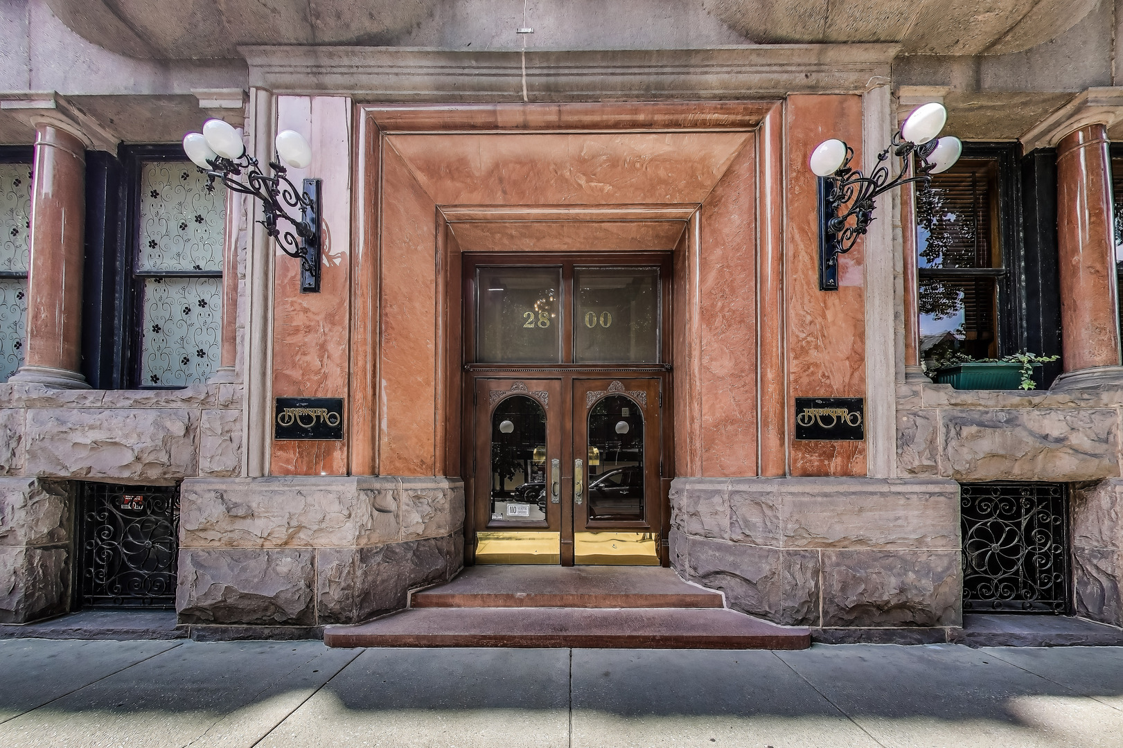 2800 N Pine Grove Avenue Unit: 8A