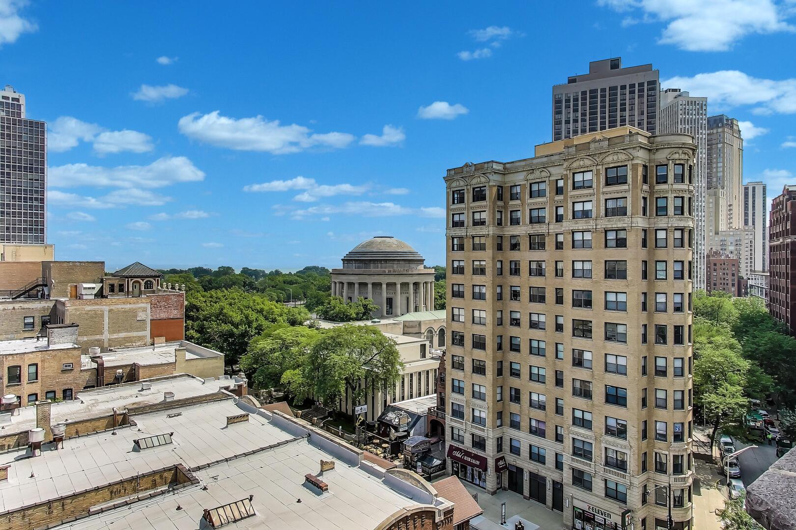 2800 N Pine Grove Avenue Unit: 8A