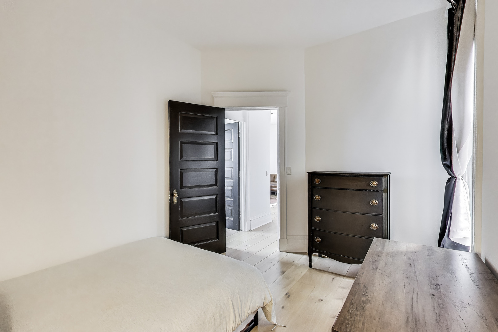 2800 N Pine Grove Avenue Unit: 8A