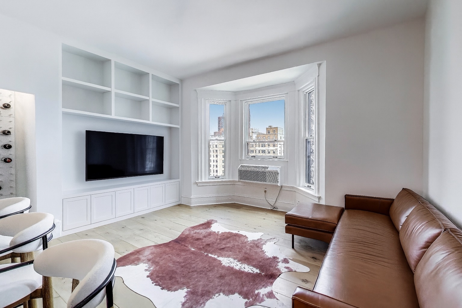 2800 N Pine Grove Avenue Unit: 8A