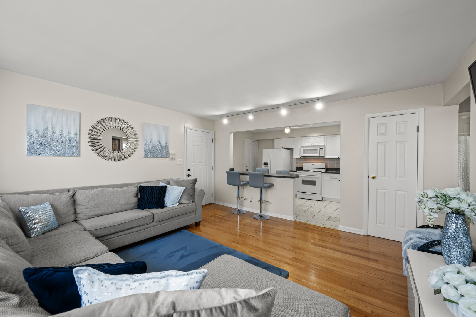 10121 Hartford Court Unit: 3C