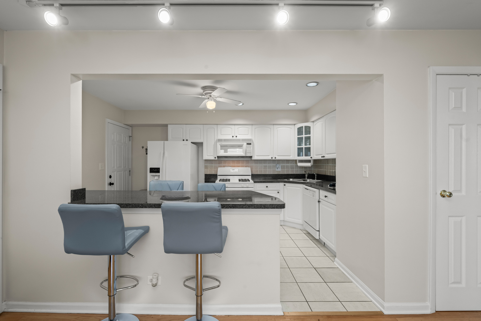 10121 Hartford Court Unit: 3C