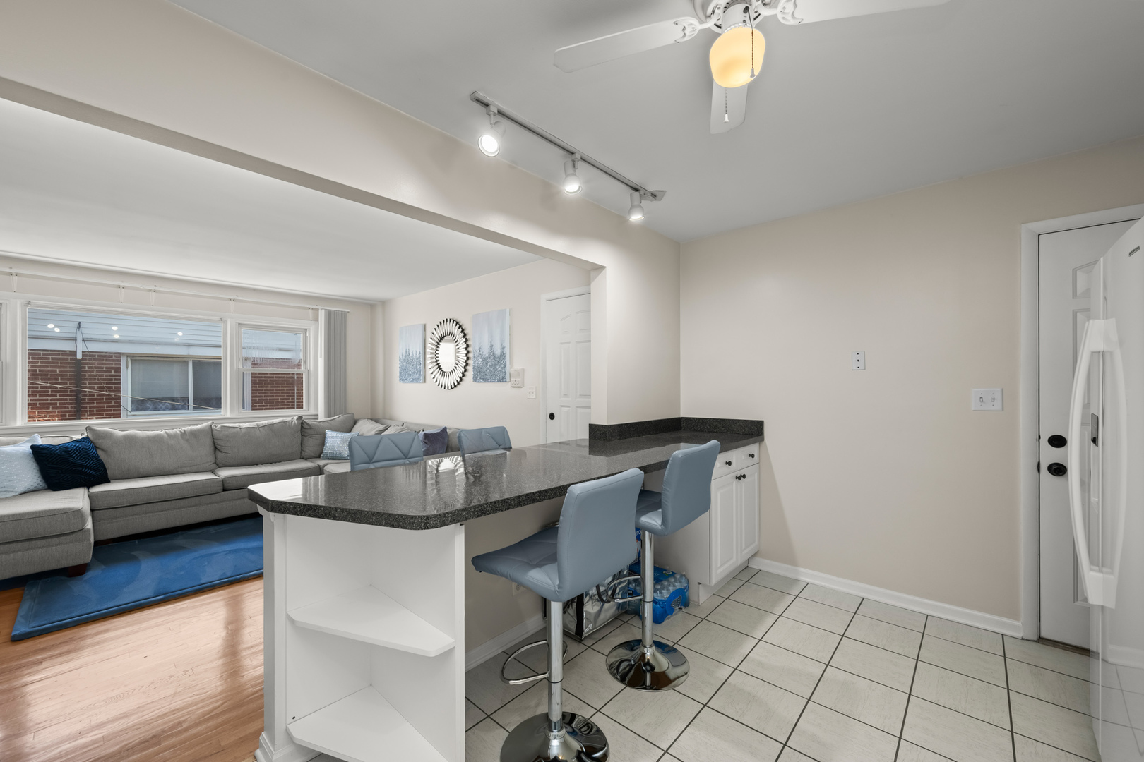 10121 Hartford Court Unit: 3C