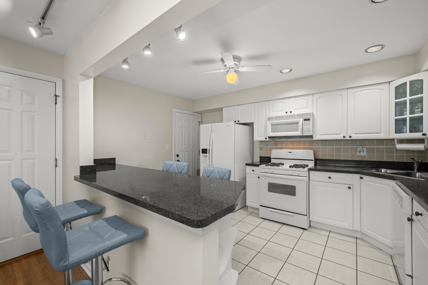 10121 Hartford Court Unit: 3C