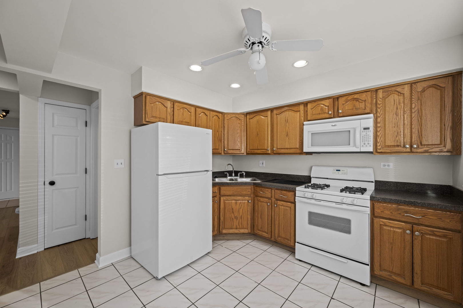 10121 Hartford Court Unit: 1B