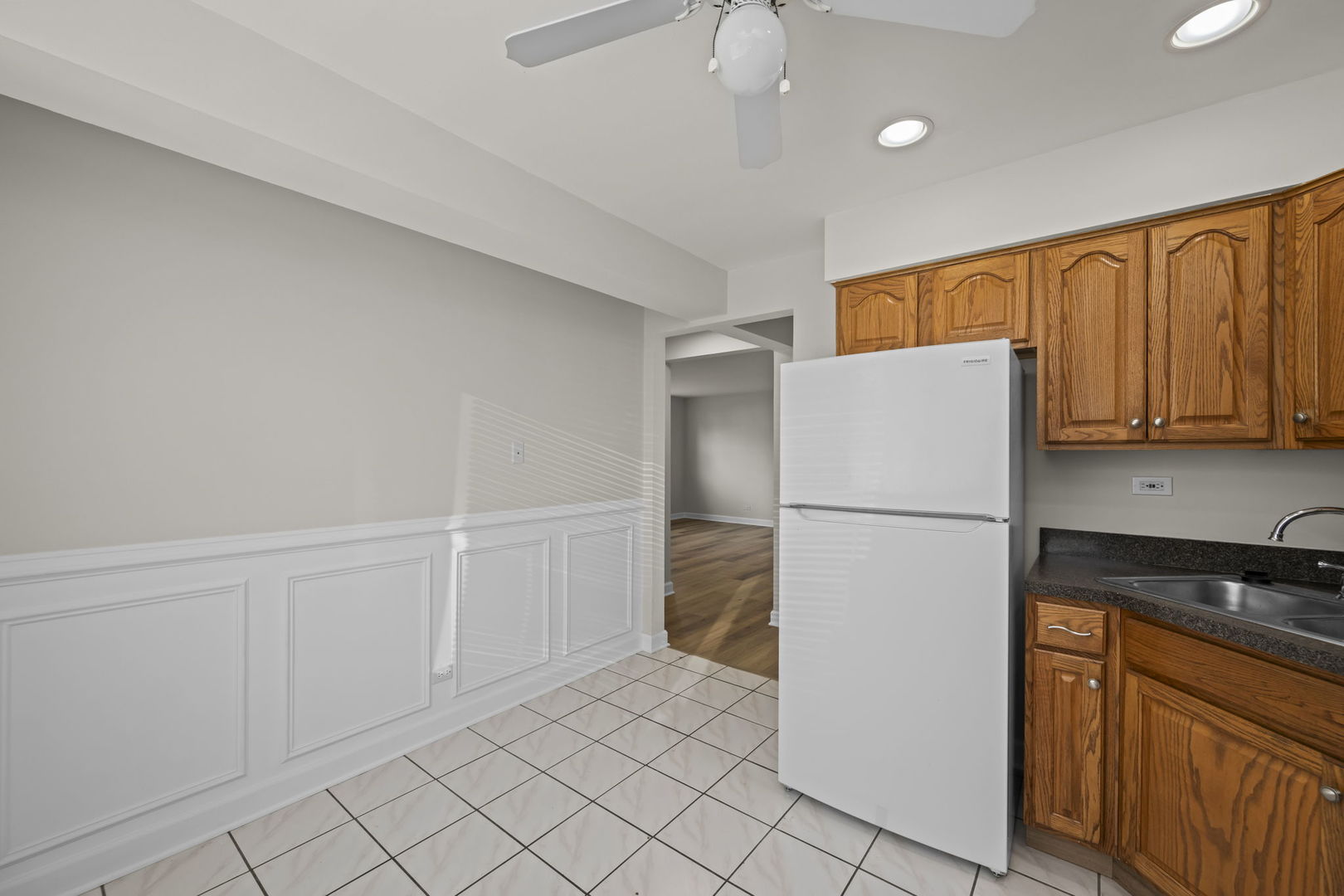 10121 Hartford Court Unit: 1B