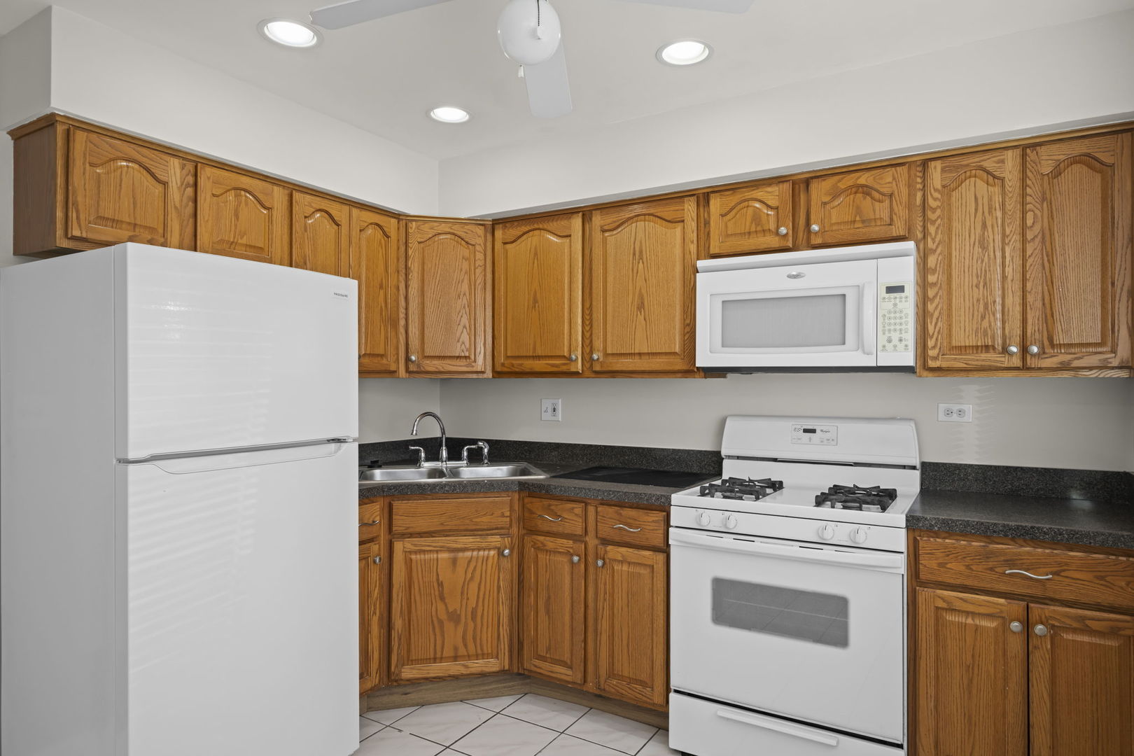 10121 Hartford Court Unit: 1B