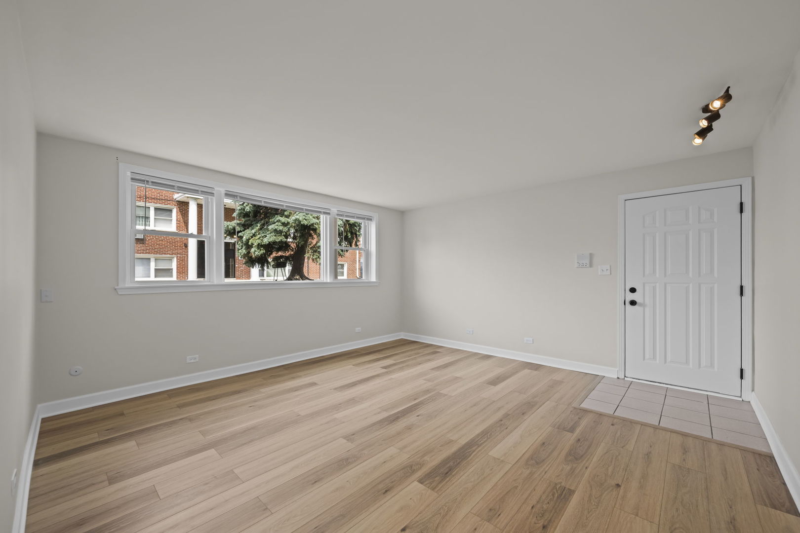 10121 Hartford Court Unit: 1B
