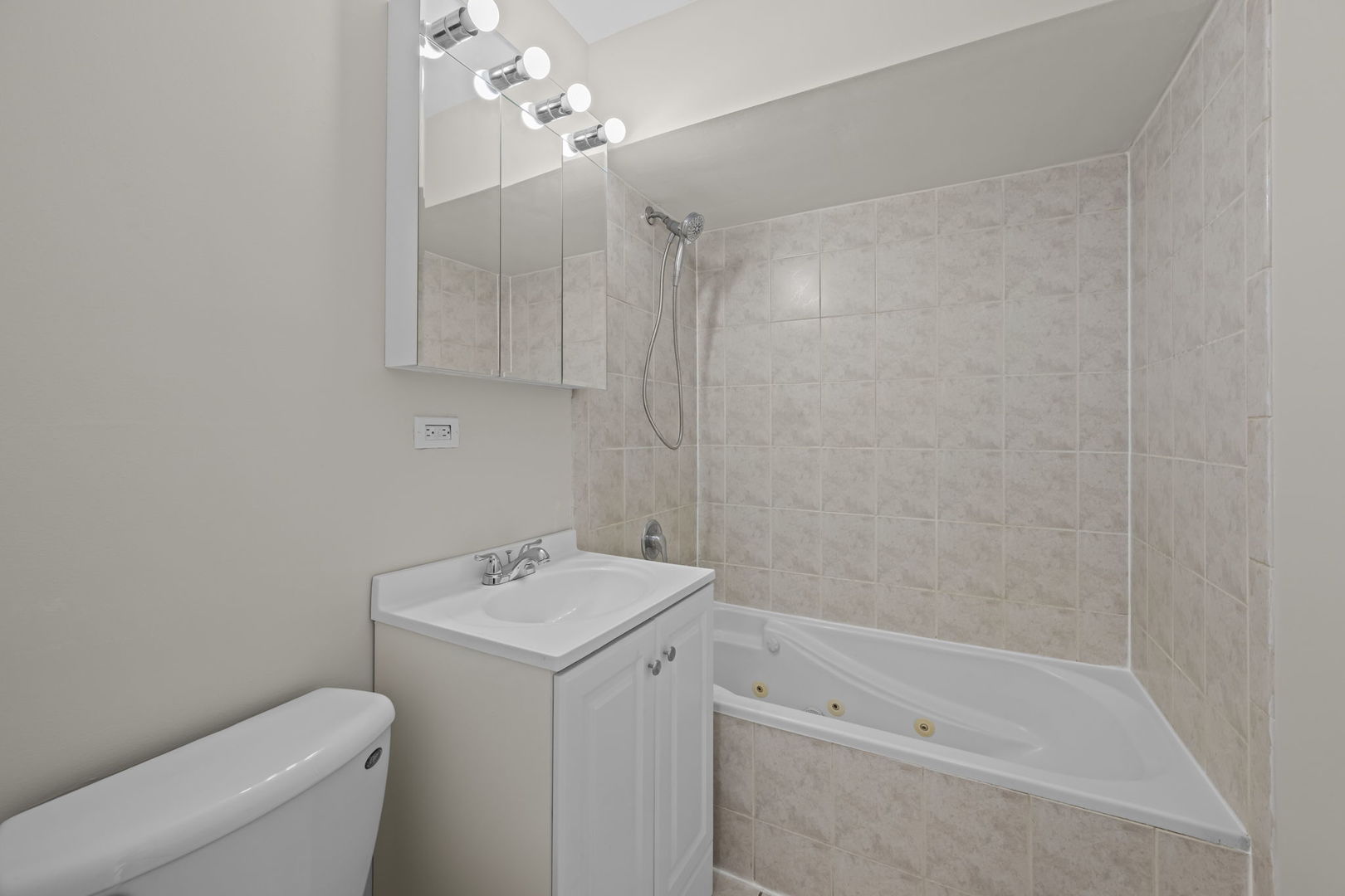 10121 Hartford Court Unit: 1B