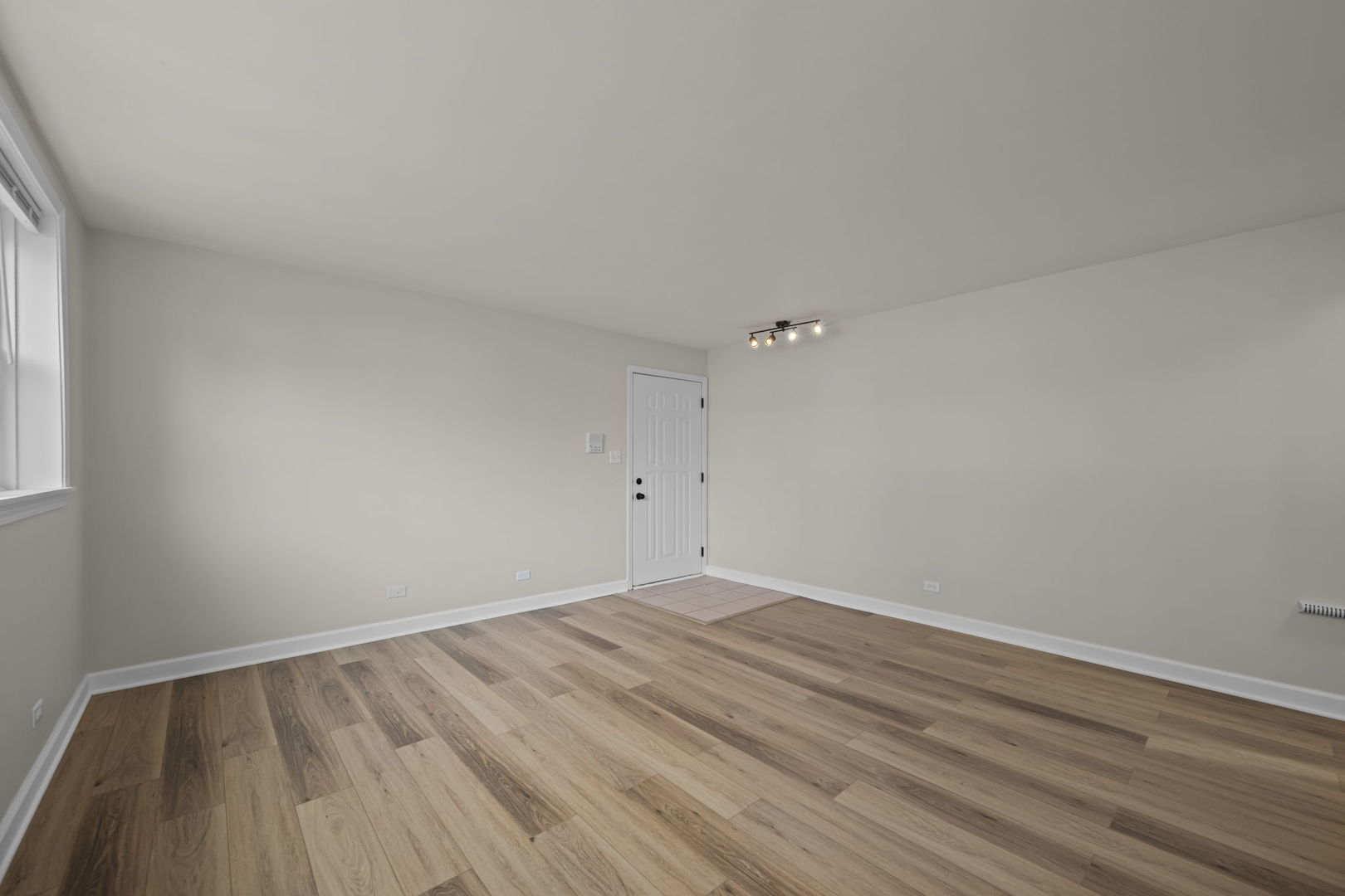 10121 Hartford Court Unit: 1B