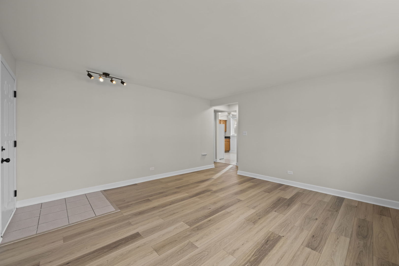 10121 Hartford Court Unit: 1B