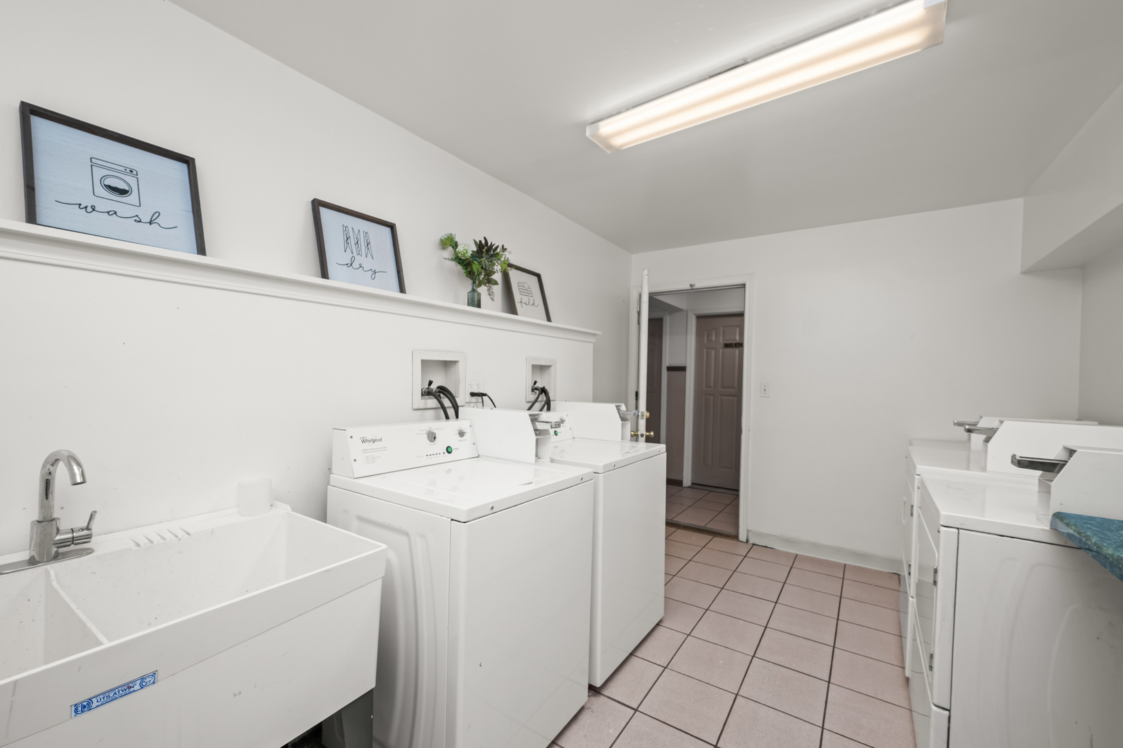 10121 Hartford Court Unit: 1B