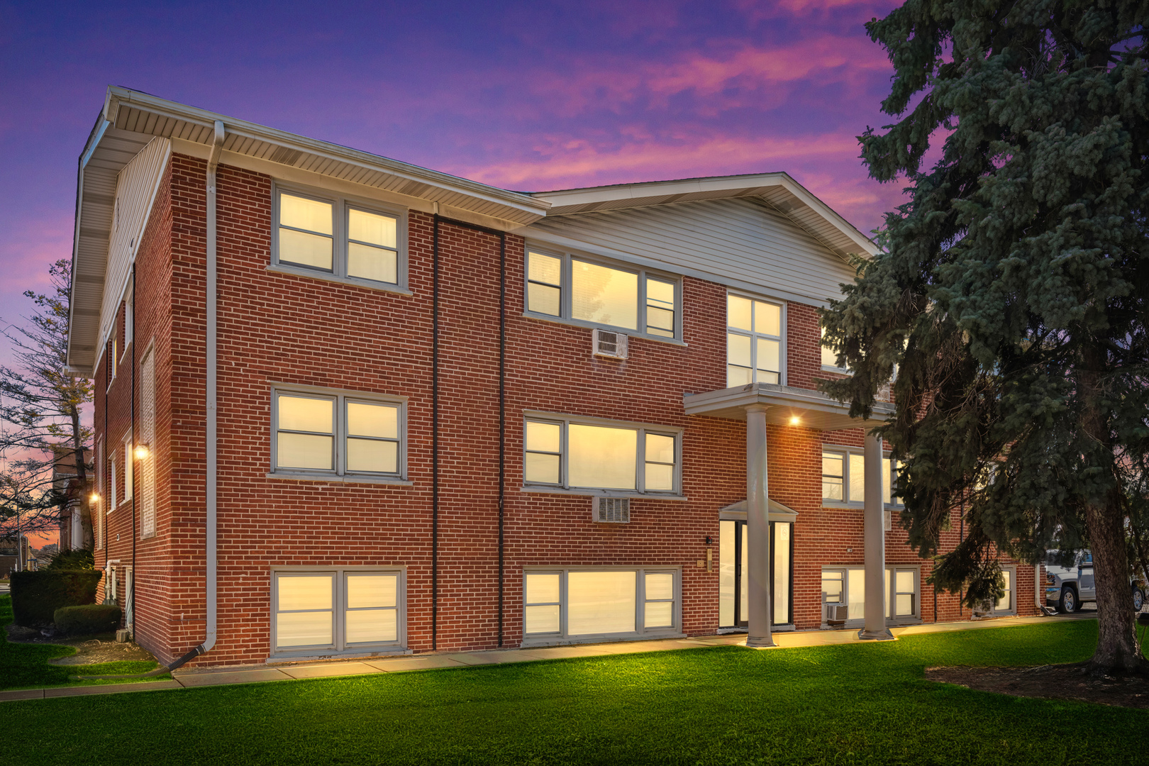 10121 Hartford Court Unit: 1B
